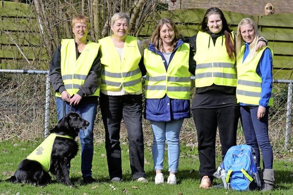 De ’harde kern’ van Hondenzoekgroep Hoorn: v.l.n.r. Wendy Kroon met hond Skip, Marion Bakker, Natascha ter Koele, Milou Maas en Bianca Kemper.