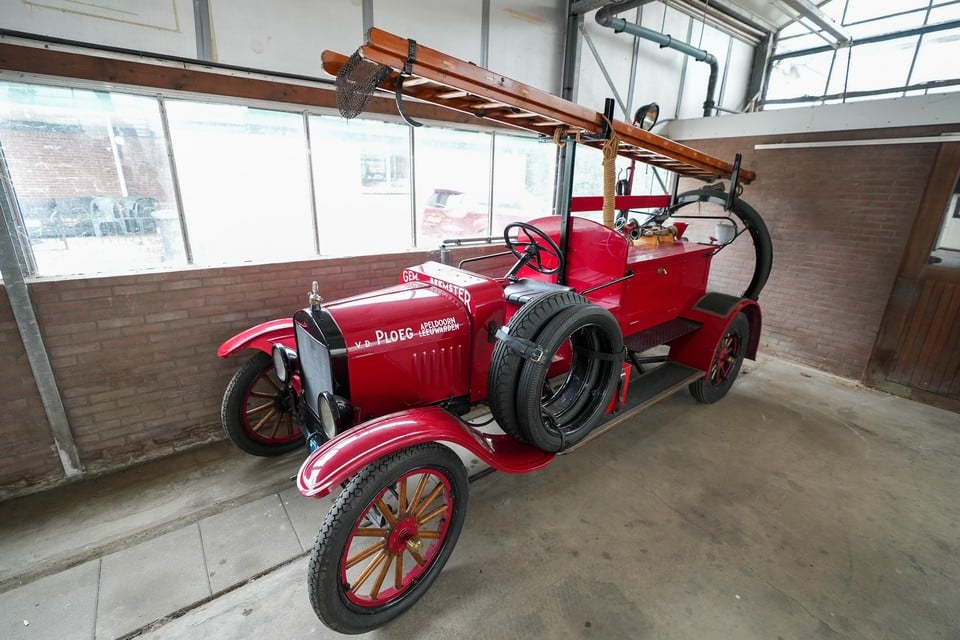 De auto is een exacte replica van een T-Ford uit 1924.