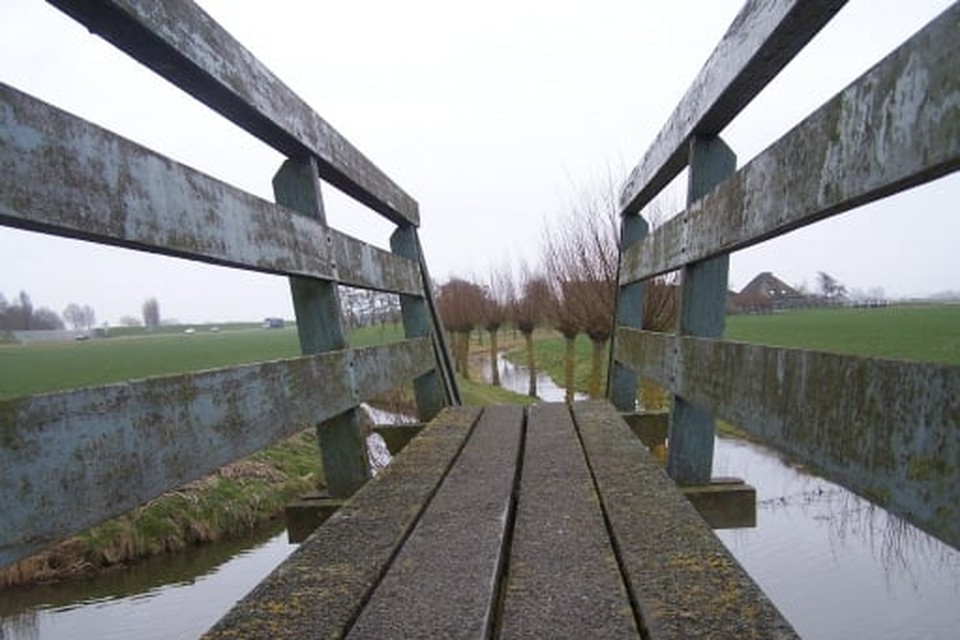 Loopbrug naar de volgende stolp. Foto Martijn Gijsbertsen