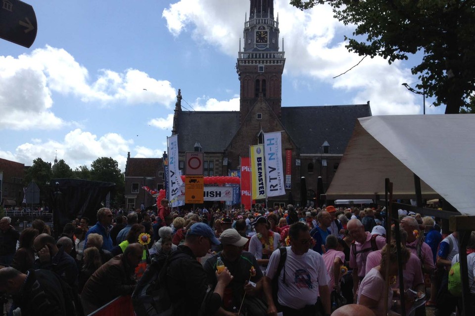 Finish Wandel4Daagse op het Waagplein in Alkmaar. Foto: DNP.NU