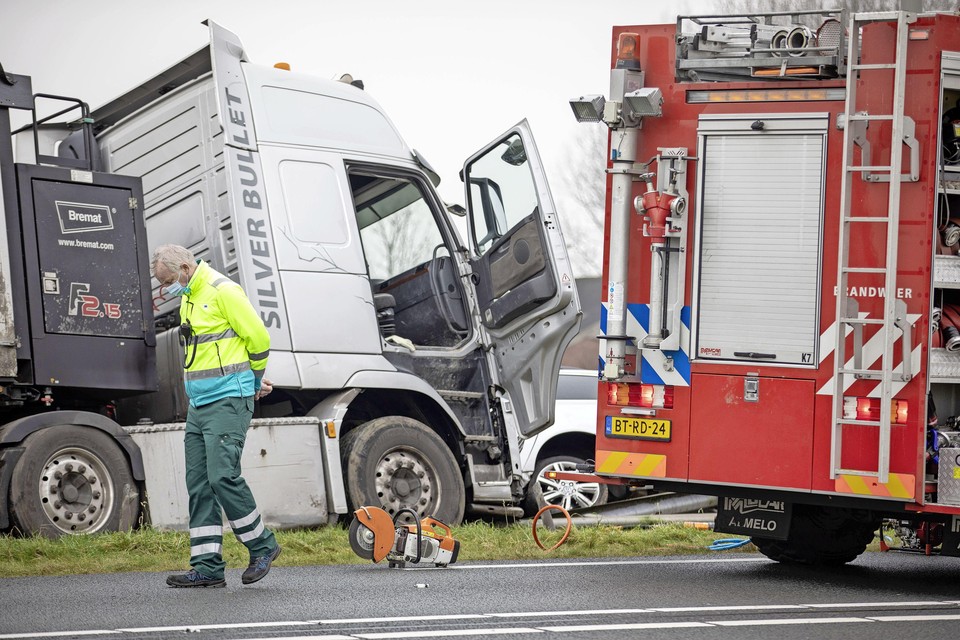 Na het verkeersongeluk met dodelijk afloop op de N9 stelt de politie-afdeling Verkeerongevallenanalyse onderzoek in.