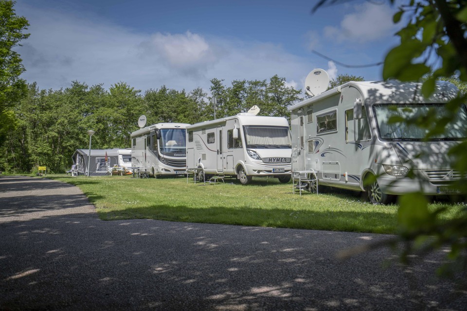 De tenten en campers maken op Donkere Duinen plaats voor luxe villa’s.