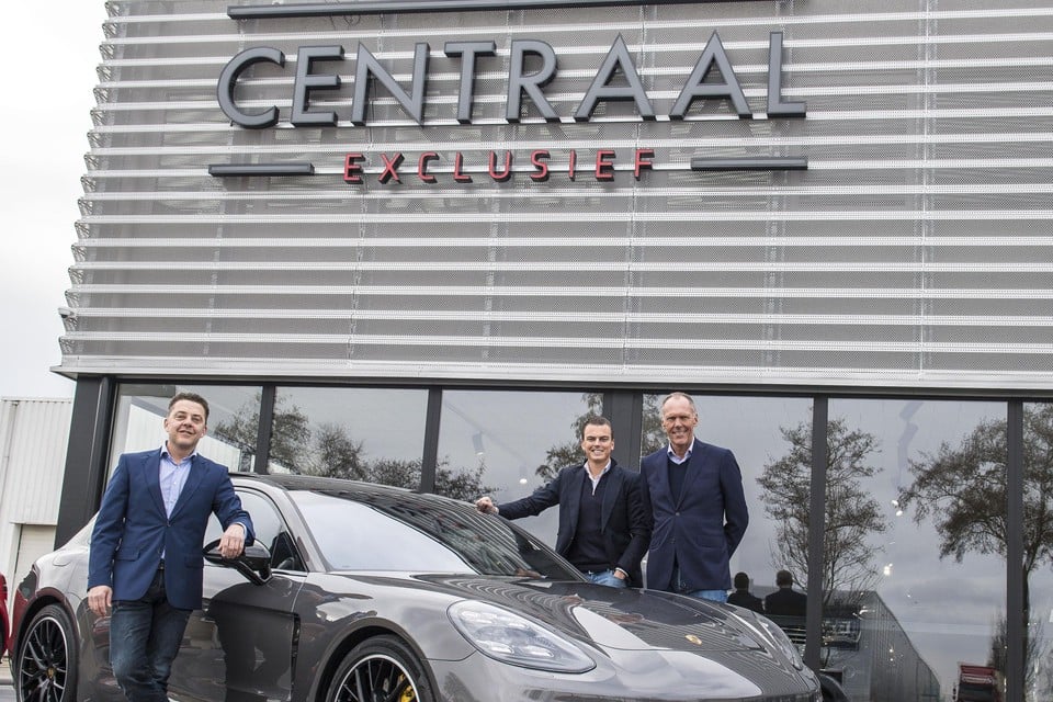Frank Lenards, Riccardo Bruijns en Ruud Koeman (vlnr) brengen de top van de automarkt samen in Centraal Exclusief.