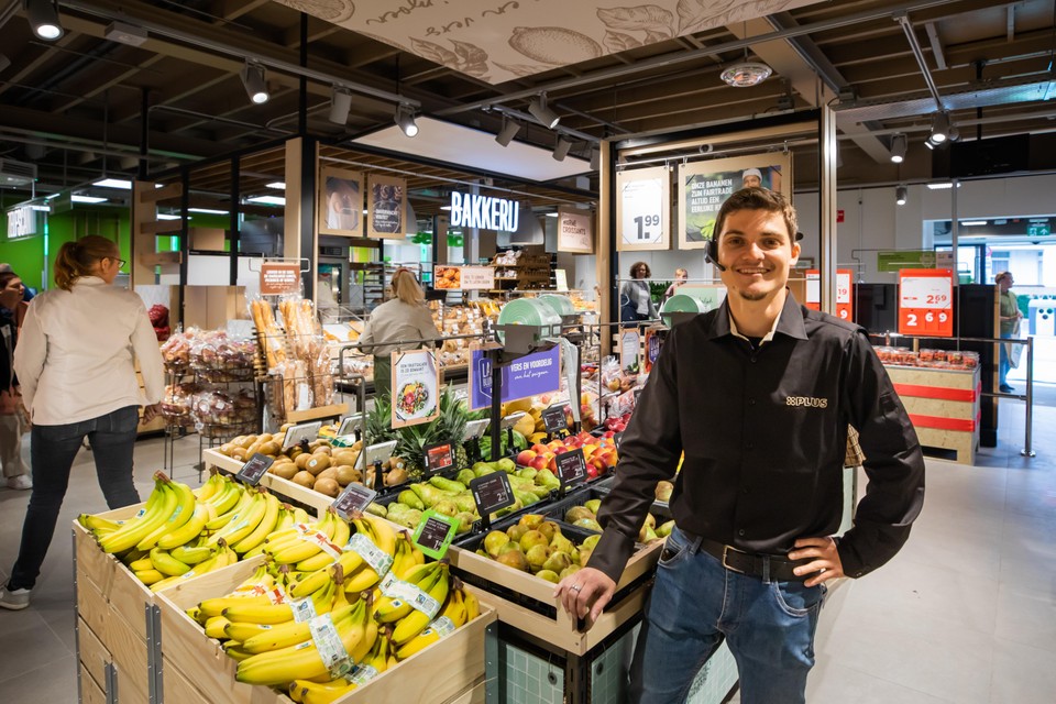 Bedrijfsleider Wilco den Braber is supertrots op zijn nieuwe winkel.