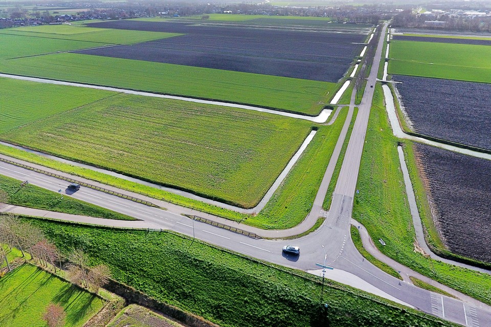 De Hartweg in Winkel die aansluit op de Westfriesedijk.
