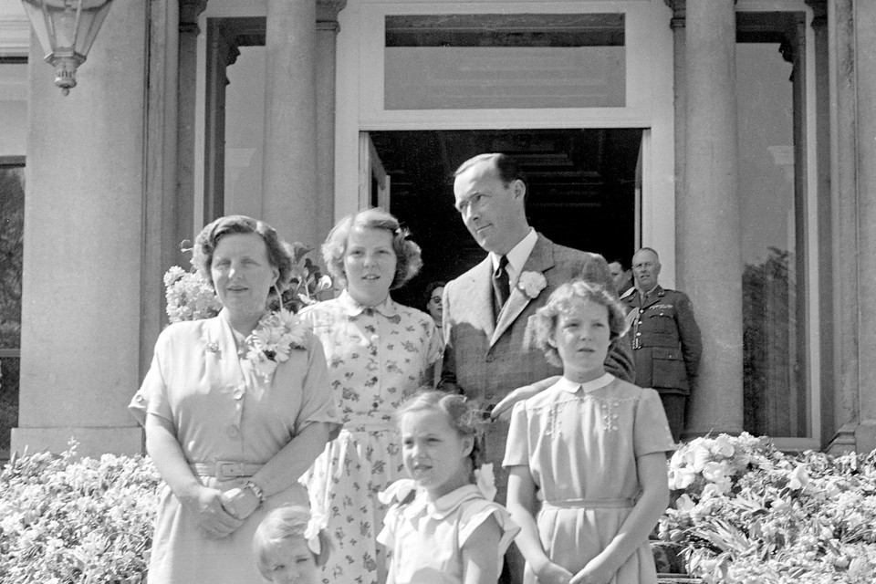 De koninklijke familie tijdens het defilé van 1952.