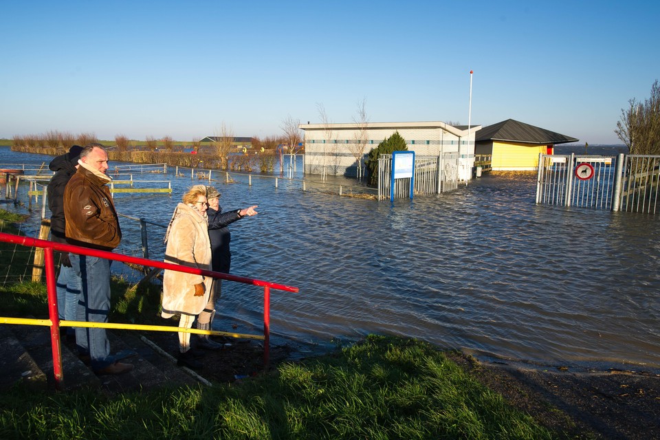 Begin 2018: de omgeving van zwembad Warder staat onder water. De gevolgen bleven beperkt, maar wat als er een veel groter gebied overstroomt?