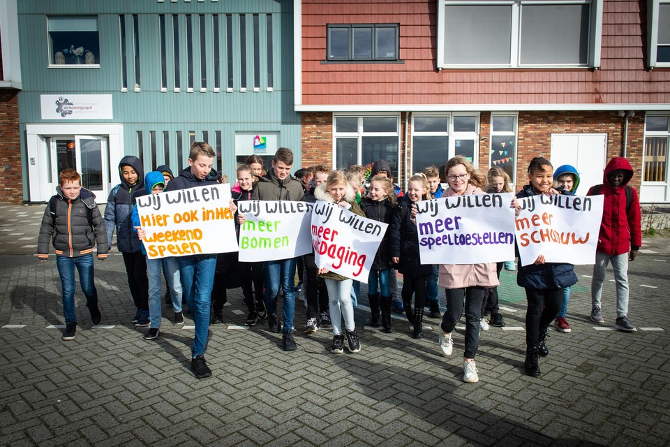 Actie op schoolplein Koningsspil in Oosthuizen.