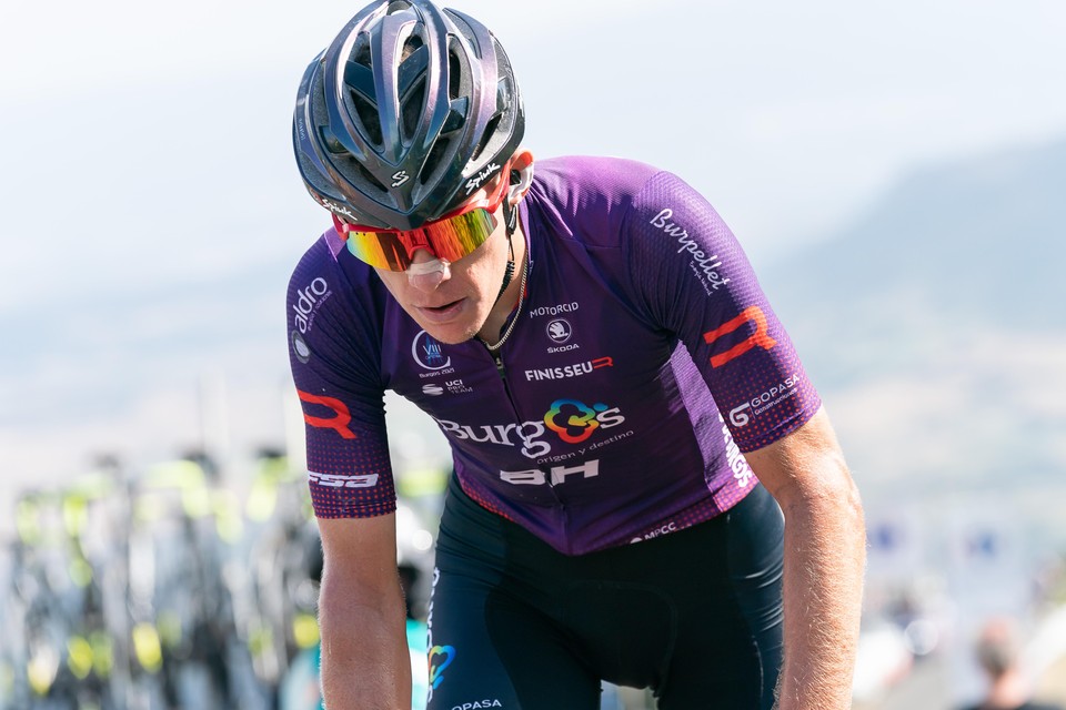 Jetse Bol beklimt de Picon Blanco tijdens de Vuelta van 2021.