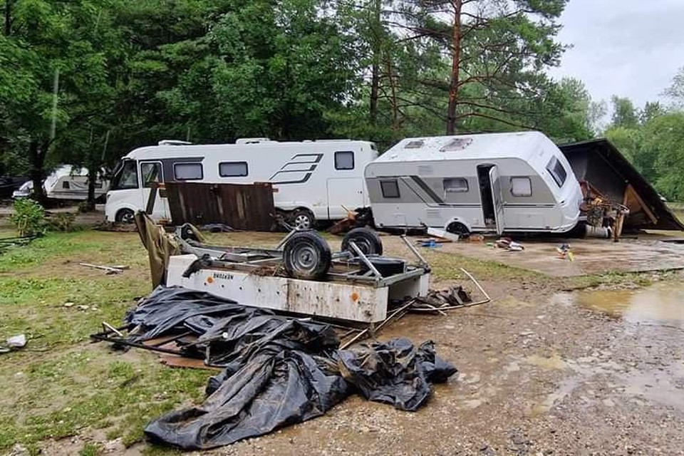 Volendams gezin raakt alles kwijt bij horrorvakantie camping: 'Tien later en er waren doden gevallen' |