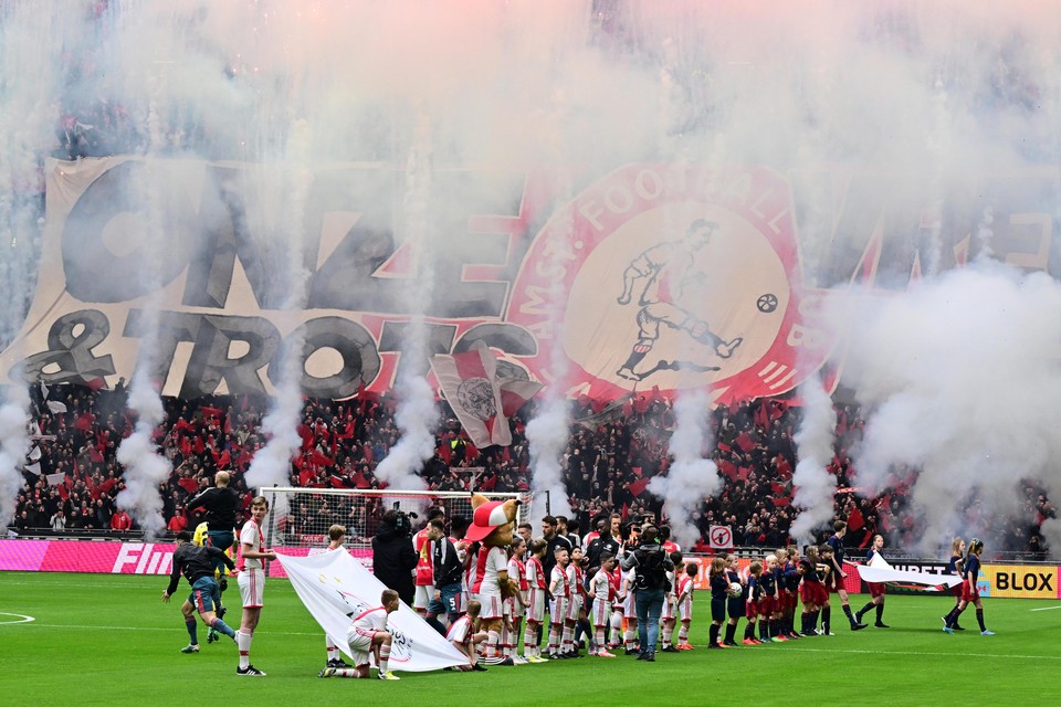 Sfeeractie voorafgaand aan de wedstrijd tussen Ajax en Feyenoord in de Johan Cruijff ArenA.