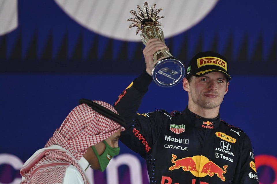 Max Verstappen kan zondag wereldkampioen worden in de Formule 1. Cafés en kantines gaan massaal open.