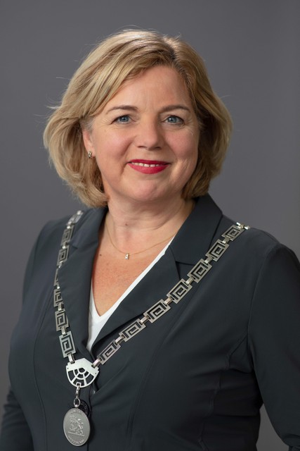 Burgemeester Monique Bonsen van Koggenland eist dat de mannen zich wel aan de wet houden.