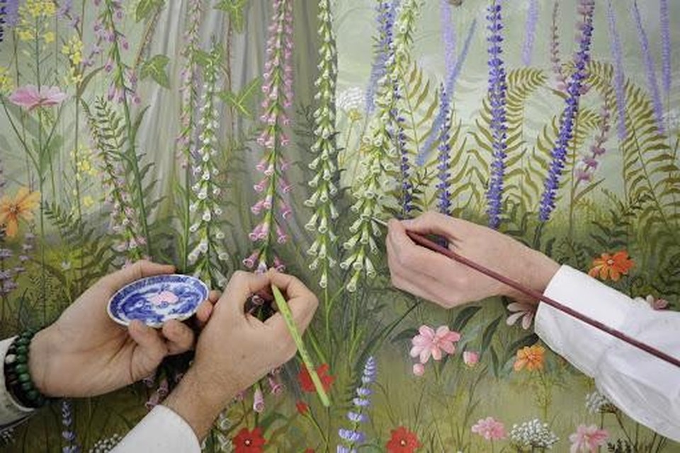 Bloemen, bomen, vogels en panoramische vergezichten: in de achttiende eeuw was het mode om kamers te decoreren met op behang geschilderde landschappen.
