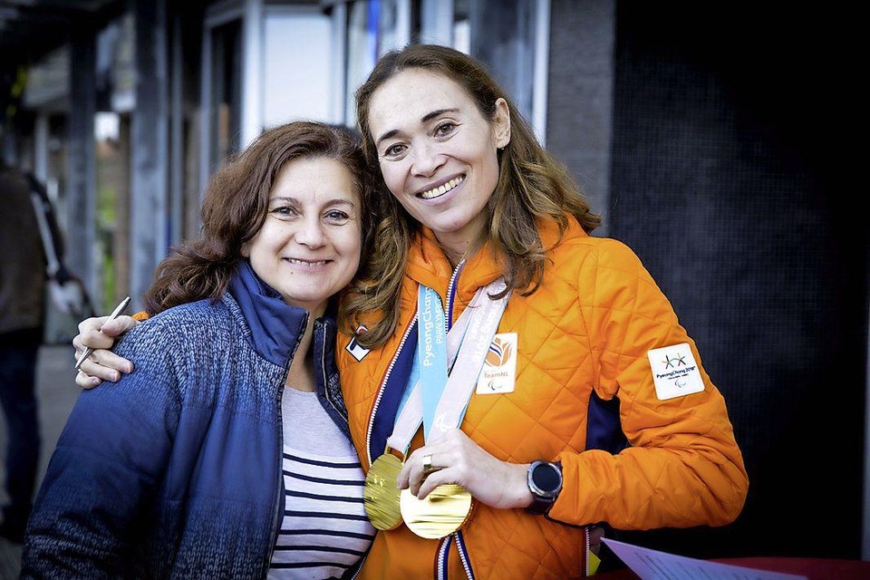 Selma Dag uit Landsmeer samen met de inmiddels overleden paralympisch atlete Bibian Mentel.