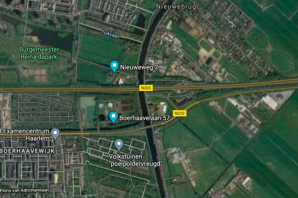 De twee mogelijke locaties aan de Nieuweweg en de Boerhaavelaan liggen vlak bij elkaar.