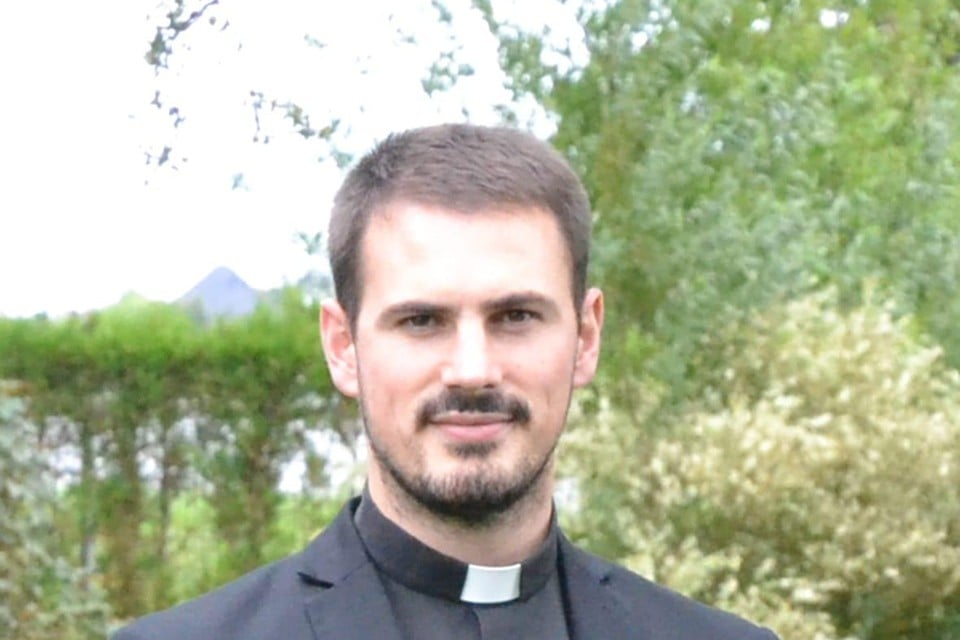 Mikel Palic die zaterdag tot priester wordt gewijd in Haarlem en in het Gooi aan het werk blijft.