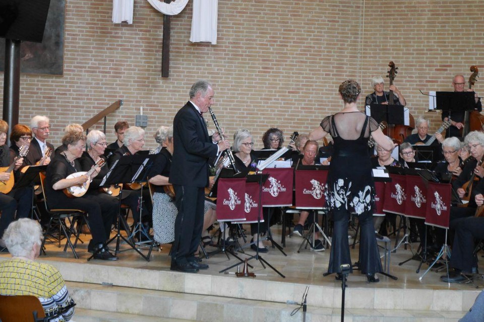 Entre Nous speelt, met Jan van Deursen op de klarinet.