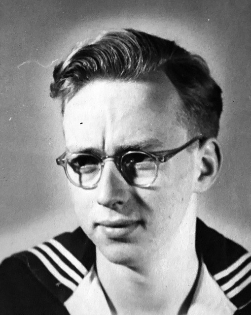 Carel Maartens in matrozenpak in februari 1948.
