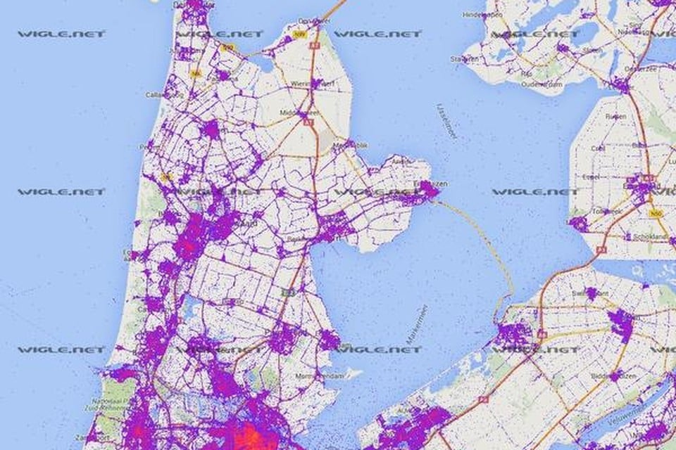 Internetgebruik in de Kop van Noord-Holland in kaart gebracht door de website wigle.net. Rode vlekken tonen hoge intensiteit. Dit