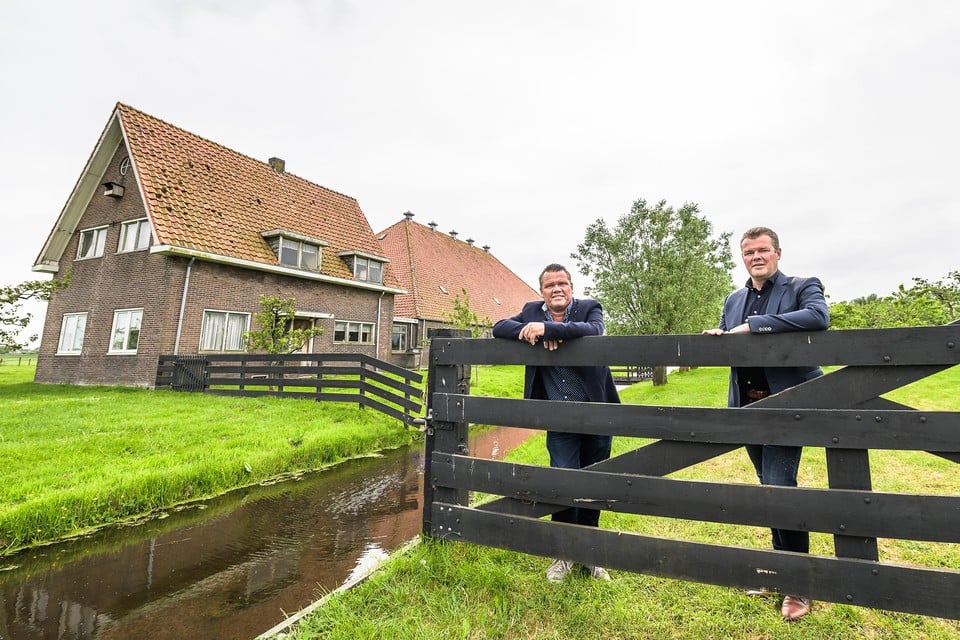 Henk (links) en Martijn de Boer zien Ilpenstein graag weer zoals het 250 jaar lang geweest is.