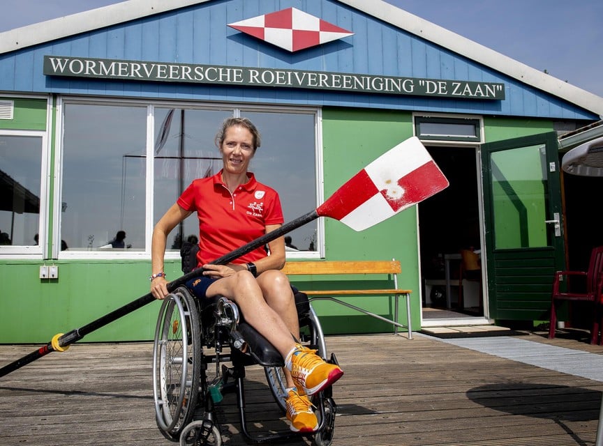 Paralympisch roeister Esther van der Loos
