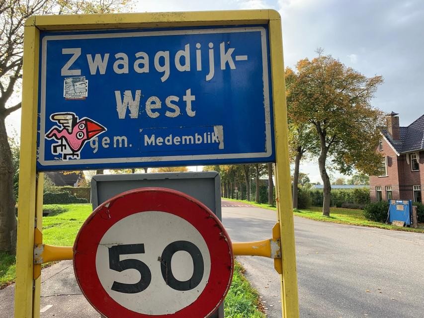 Inwoners van Zwaagdijk-West, dat onder de gemeente Medemblik valt, voelden zich overvallen door de plannen en kwamen direct in verzet.