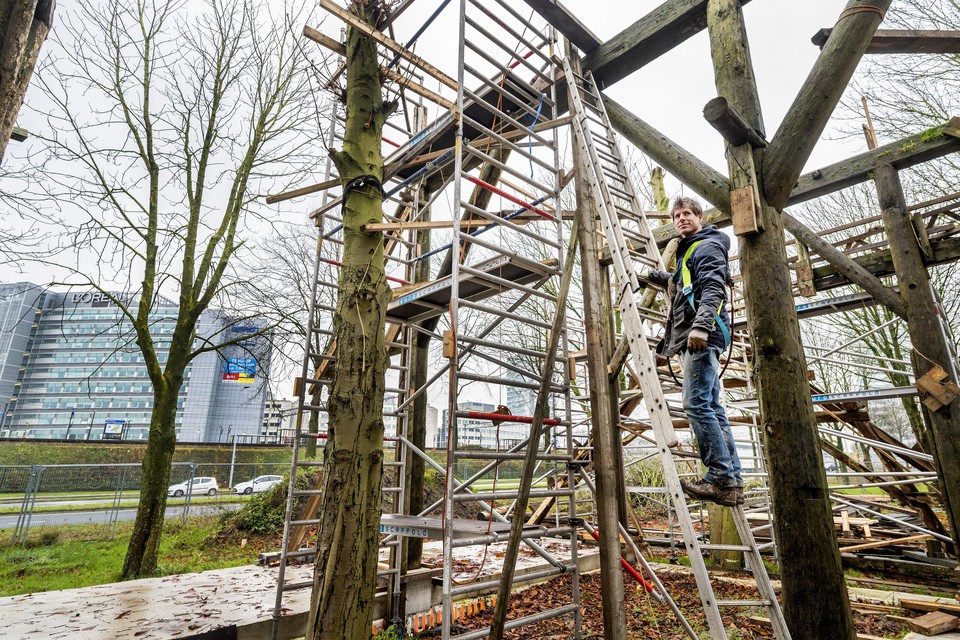 Gijs de Waal werkt alle dagen aan de opbouw van restaurant Gerritshoeve in de toekomstige stadswijk Hide Park.
