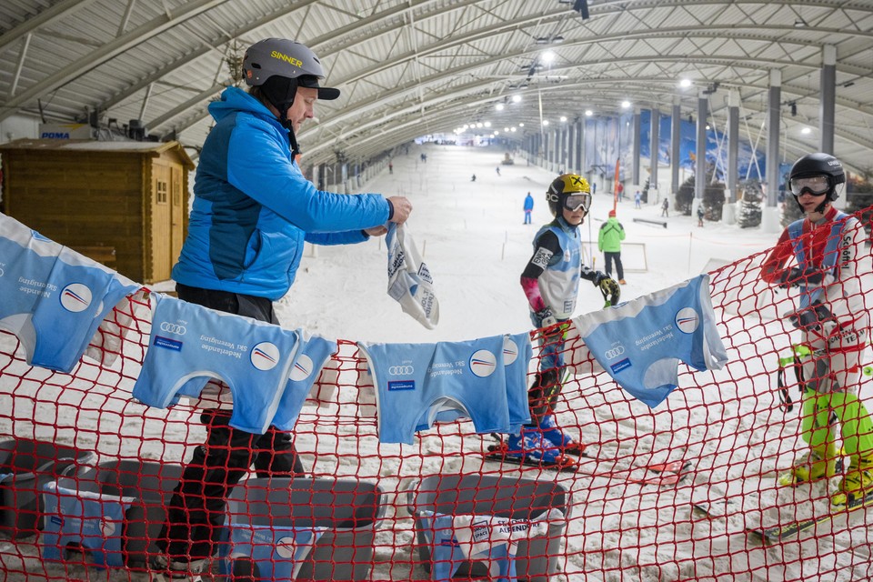 Skiraces voor de jeugd in SnowWorld Velsen-Zuid