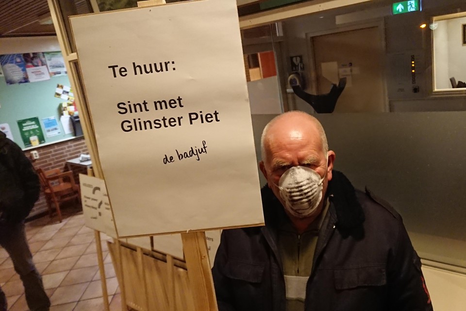 Henk Schenning hoopt op antwoorden over de gezondheidsrisico's van de zwarte regens op Wijk aan Zee. Maar hij verwacht ze niet.