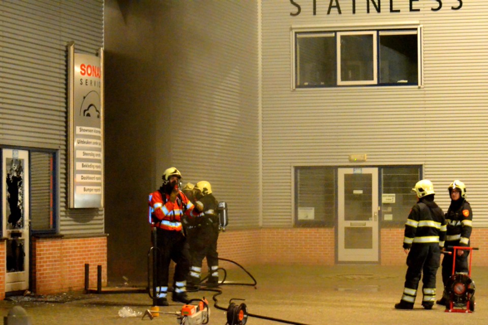 Veel schade door bedrijfsbrand in Zwaag. Foto DNP.NU/RubenKleinWoolthuis