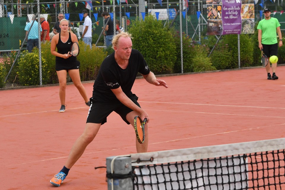 Lisanne Huig en Jacco Huisman tijdens hun gewonnen mixed dubbelfinale 4 op het Victorie Open.