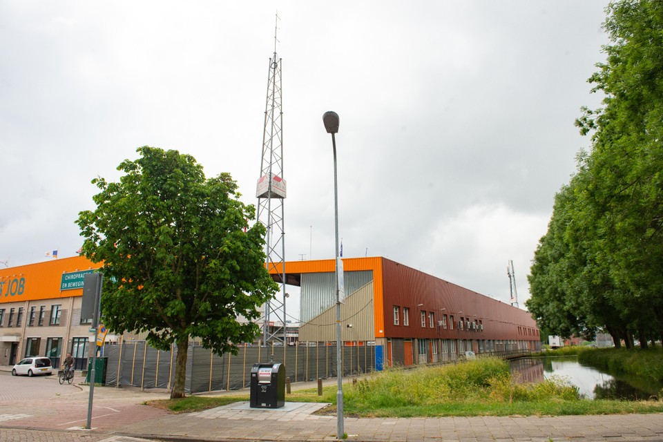 Een deel van het Krasstadion is tijdens de jubileumwedstrijd tussen FC Volendam en de amateurs geopend voor publiek.