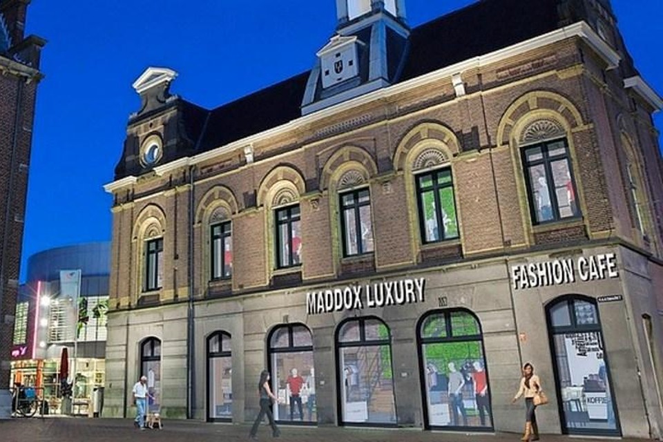 De gemeente verkocht de monumentale Kaaswaag aan Peter Roeg, de eigenaar van modezaak Maddox.