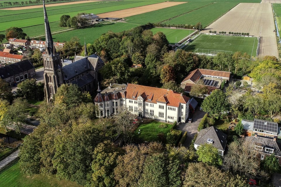 De kerk van Westbeemster is veel te groot voor de parochie.