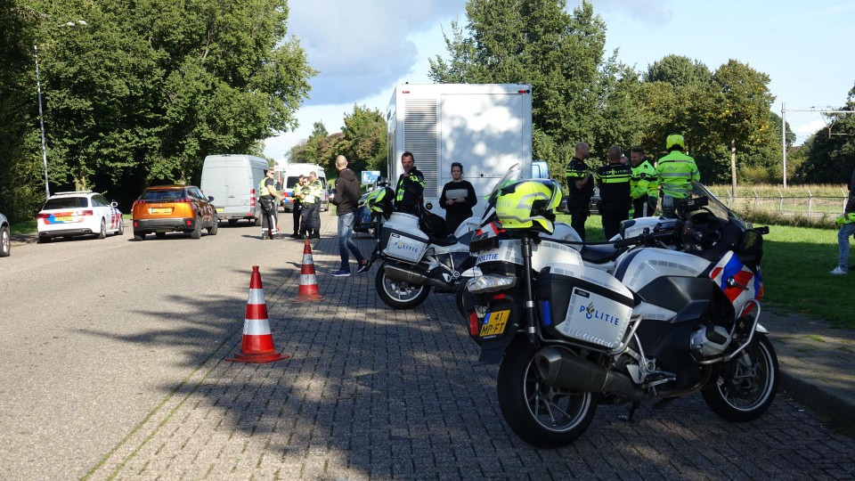 Politiecontrole langs de A7 bij parkeerterrein De Koggen.