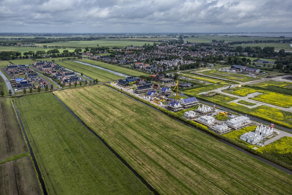 De wijk Waterrijk vorig jaar zomer vanuit de lucht gezien.