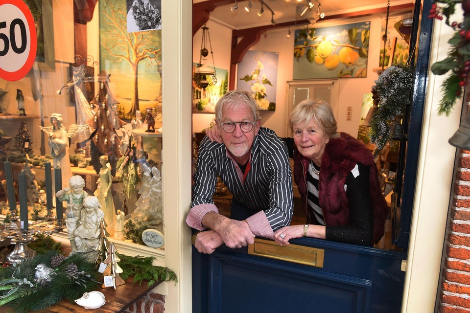 Het echtpaar Visser heeft al vijftig jaar een winkel in de Westerstraat.