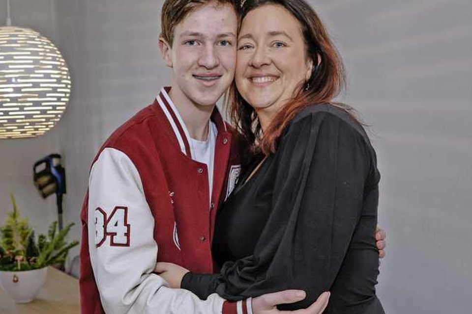 Linda met haar inmiddels 13-jarige zoon Luke. „Het is bij ons allemaal goed gekomen.”