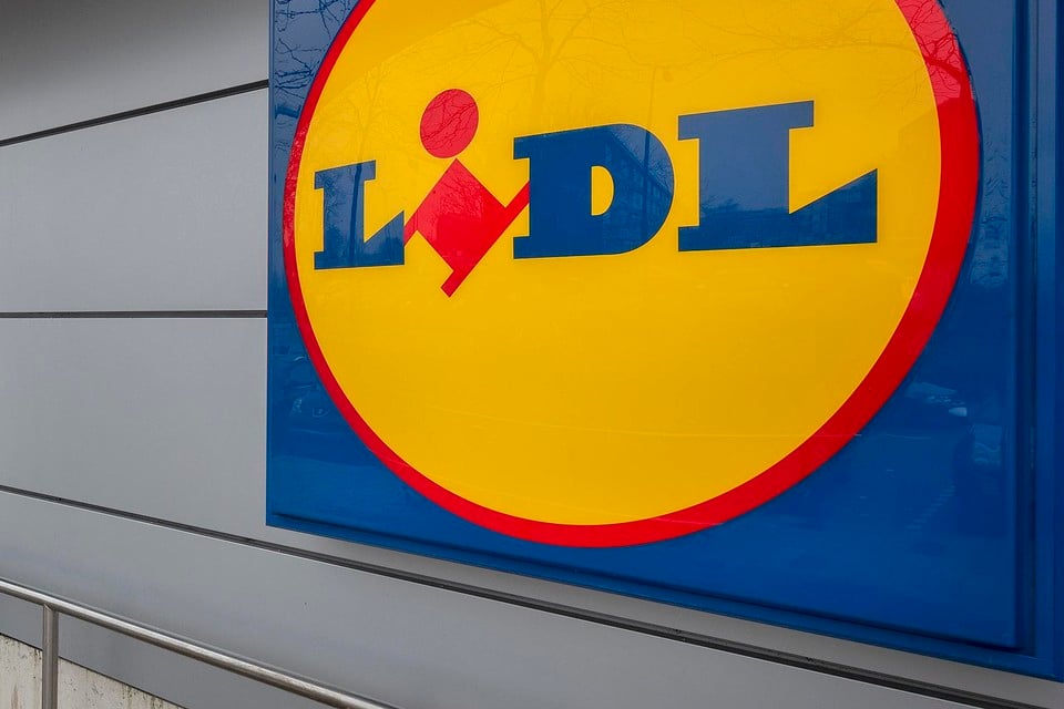 De Lidl wil uitbreiden in winkelcentrum Duinpassage.
