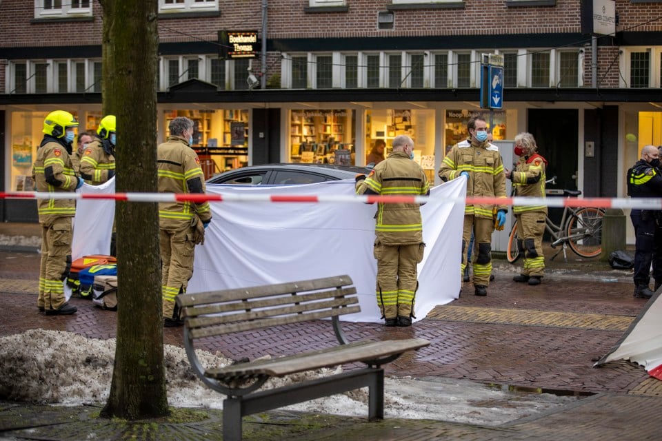 Een 45-jarige Colombiaan werd in Bergen aan Zee neergeschoten en overleed een paar kilometer verderop midden op straat.