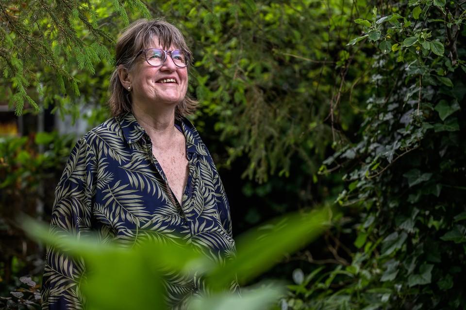 Linda Smidt heeft volop bomen en kan vogels spotten in haar tuin.