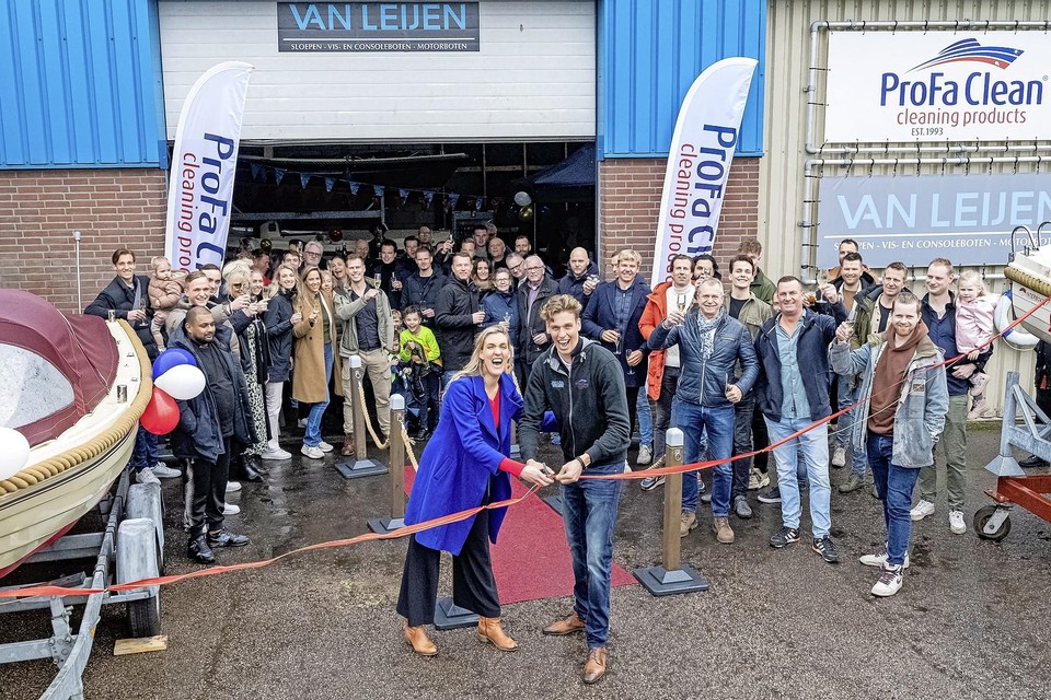 Het is officieel: behalve boten verkoopt Van Leijen nu ook schoonmaakproducten.