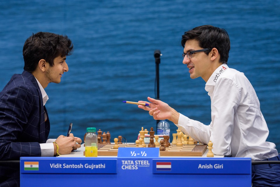 Santosh Gujrathi Vidit kwam eerder in actie tijden Tata Chess 2019, toen hij het ook op mocht nemen tegen Anish Giri.