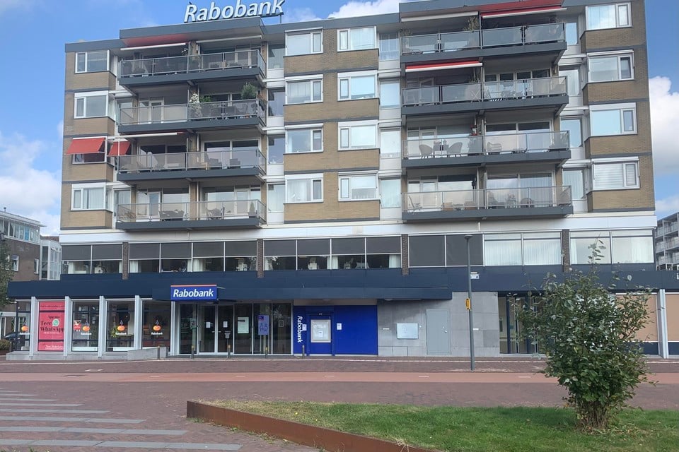 Het kantoor van de Rabobank aan het Stationsplein in Beverwijk blijft wel open.