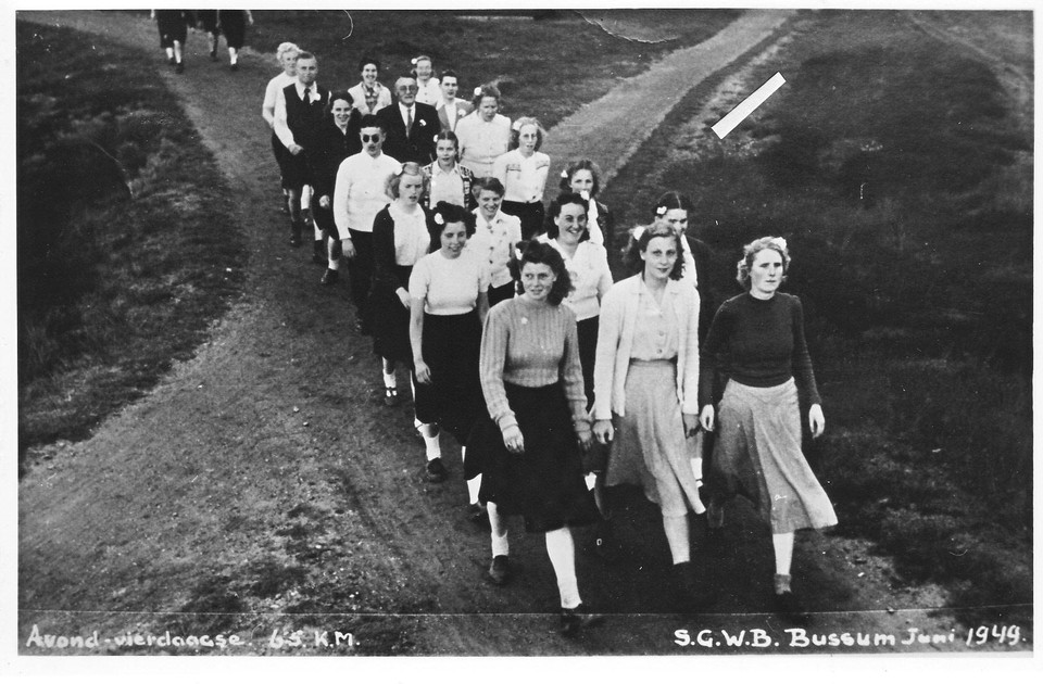 Wandelsportvereniging ’Vrij en Blij’ van het Blindeninstituut, Avondvierdaagse 1949.