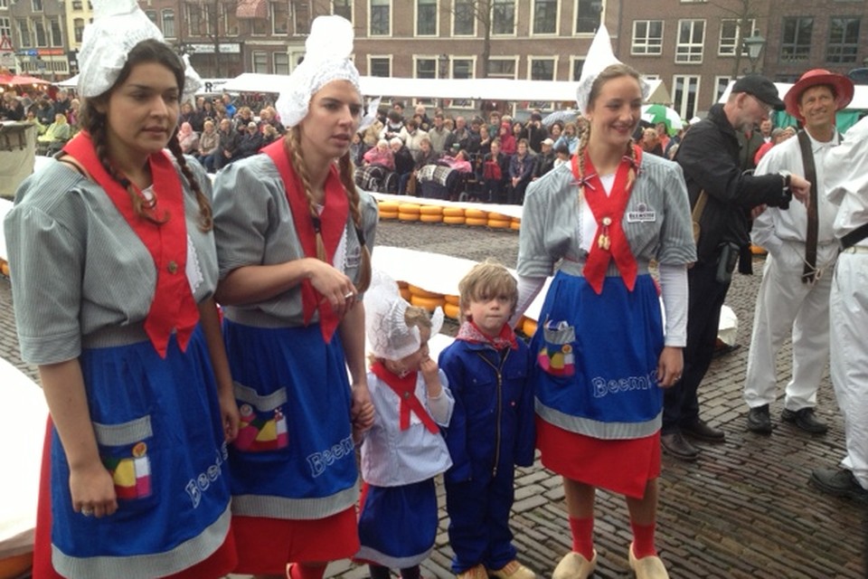 Kaasmarkt geopend door Simone van der Vlugt. Foto: DNP.NU/ Joost van der Leden