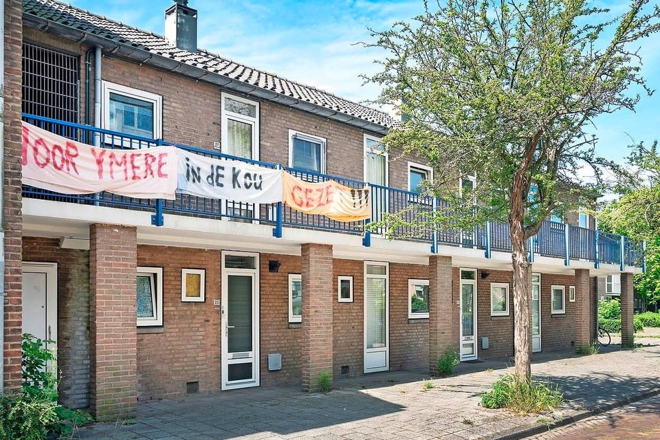 Bewoners van de Hélène Swarthstraat in Haarlem-Noord hebben grote zorgen over drugs- en geweldsoverlast. Ze willen dat de gemeente en de woningcorporatie ingrijpen.