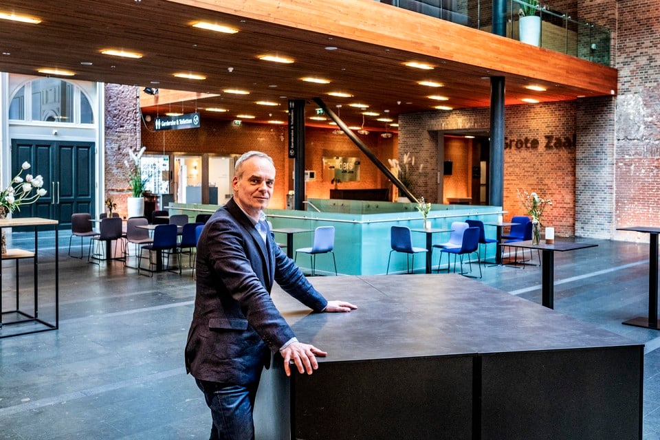 Edwin van Balken, directeur Stadsschouwburg & Philharmonie Haarlem, is benieuwd na de voorwaarden van de heropening van de cultuursector.