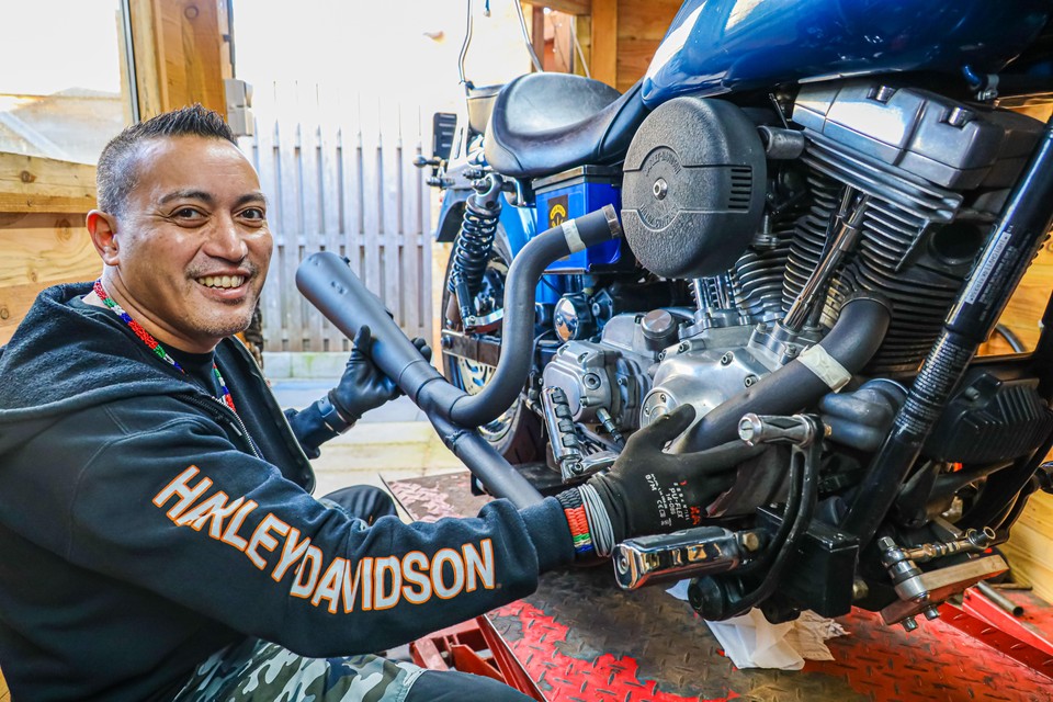 Robbert Kuypers hoopt nog steeds dat de Harleydag in Huizen door kan gaan. Voor die tijd heeft hij zijn eigen motor in ieder geval in orde.